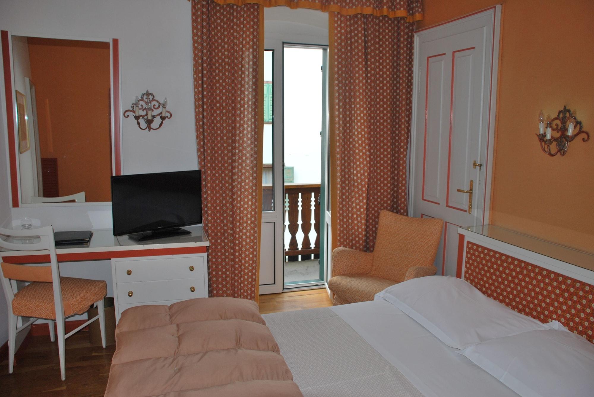 Hotel De La Poste Cortina dʼAmpezzo Exteriör bild