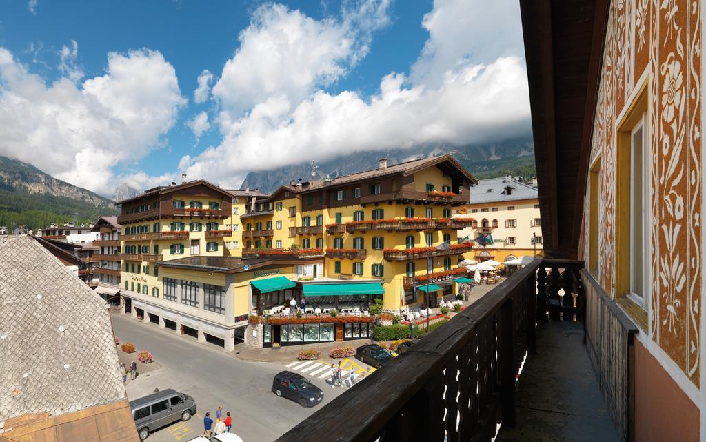 Hotel De La Poste Cortina dʼAmpezzo Exteriör bild
